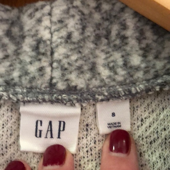 FLEECE pullover GAP sweatshirt. - Picture 2 of 4